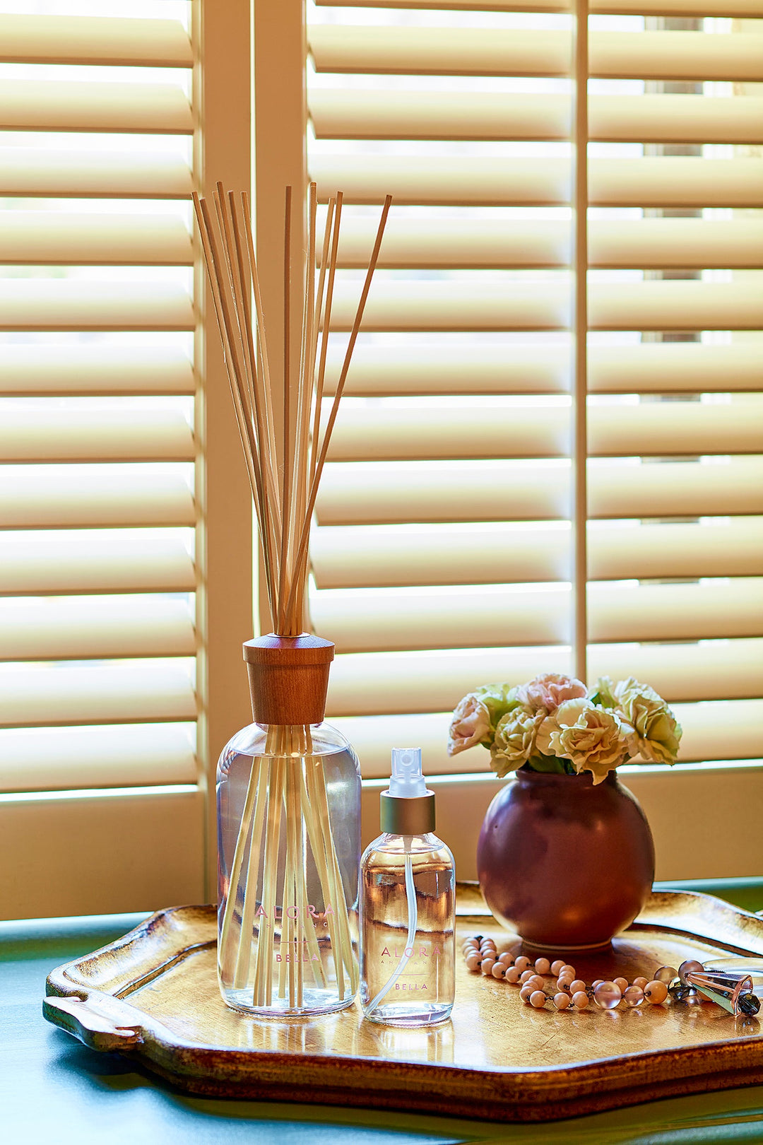 Understanding the Difference Between Room Sprays and Reed Diffusers